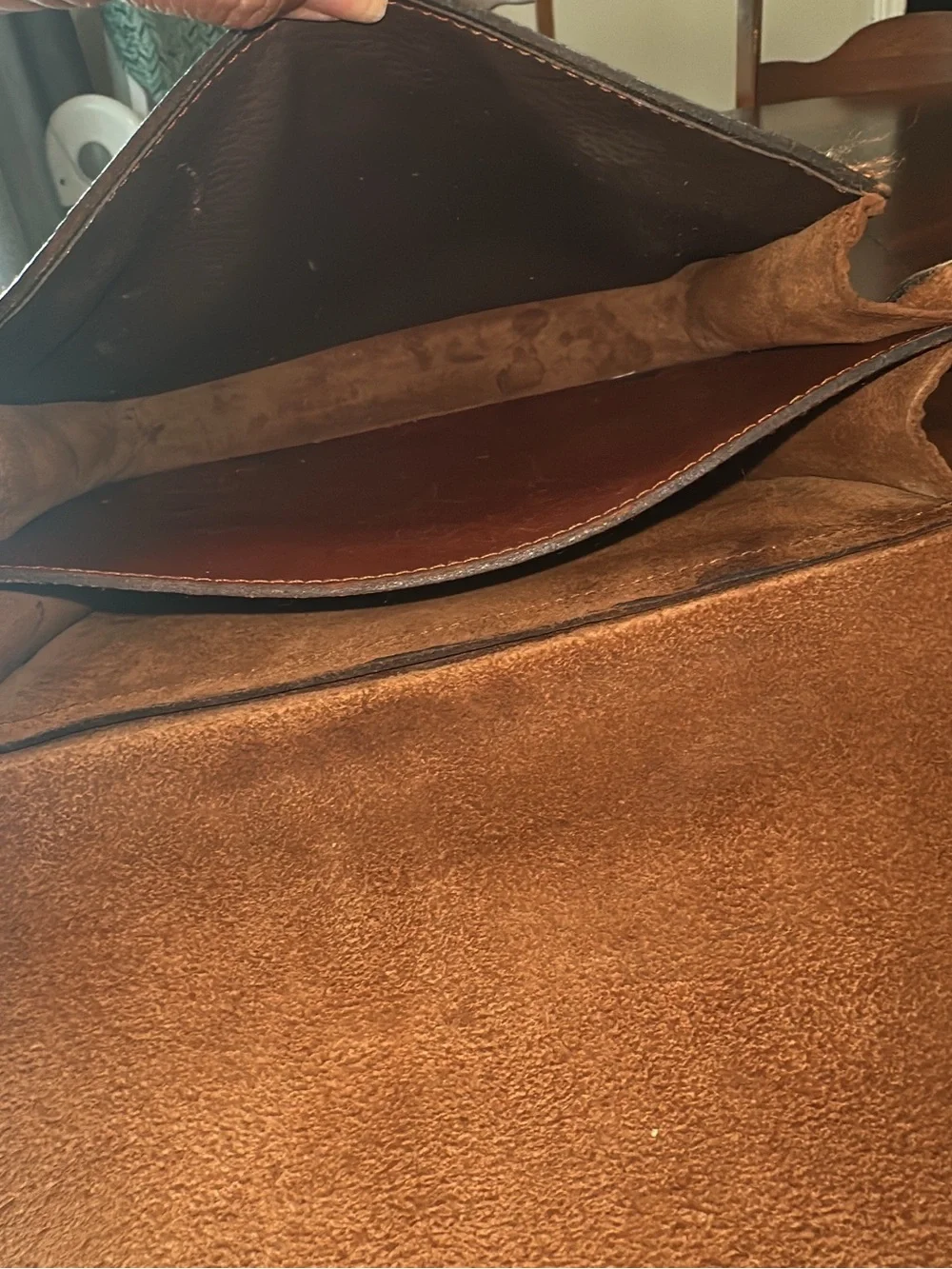 Classic Brown Leather bag- Stylish Buckle Closure. No straps no info about it.